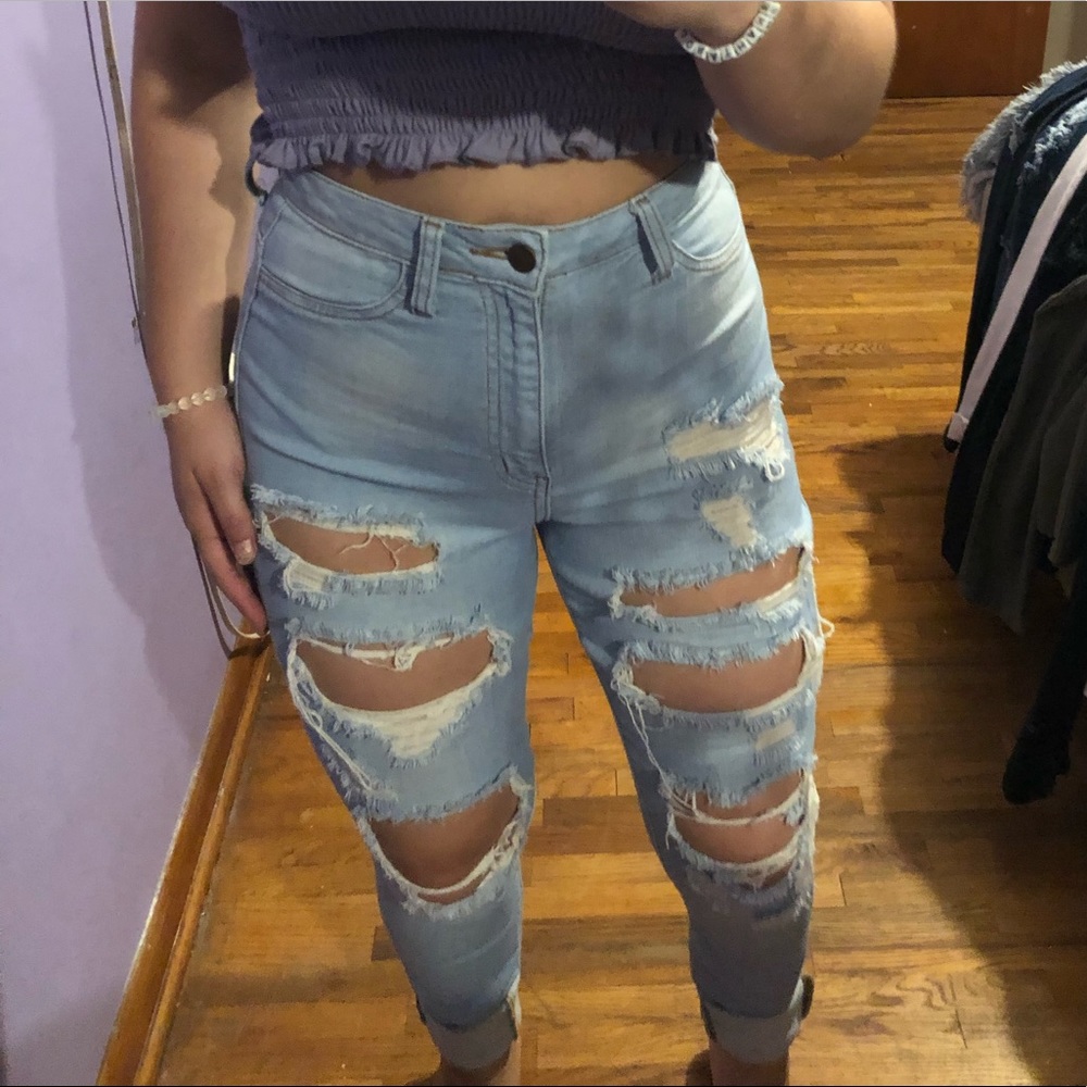 Light wash distressed skinny jean